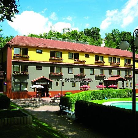 Hotel Milan Vopicka Hluboká nad Vltavou Exterior foto