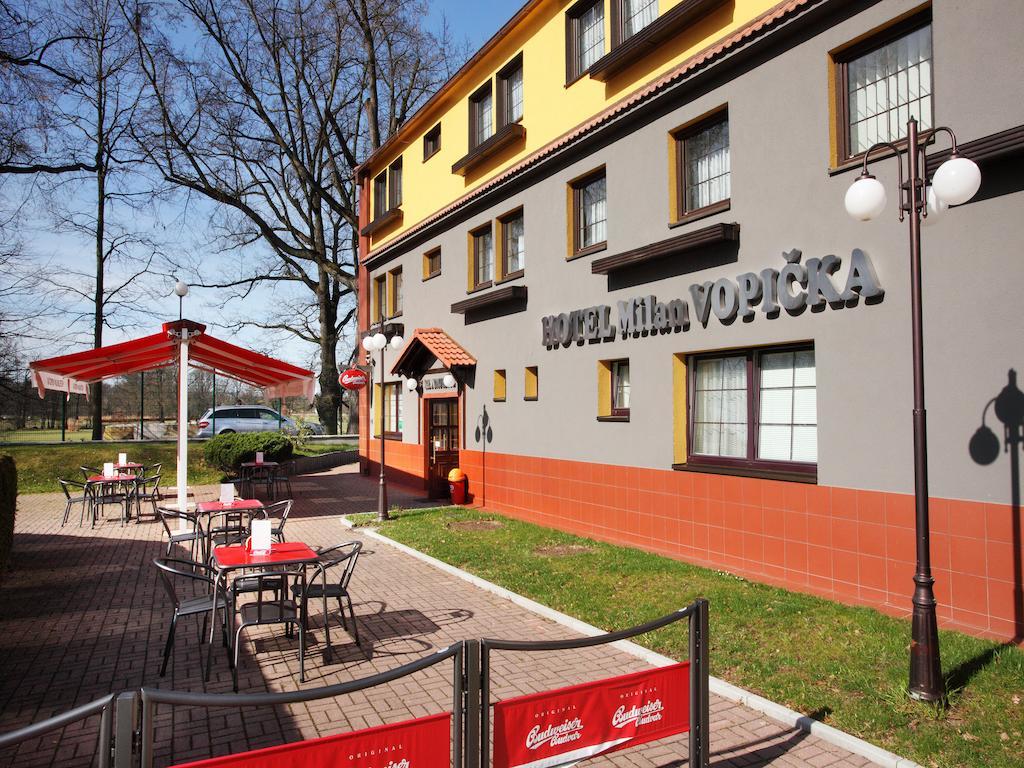 Hotel Milan Vopicka Hluboká nad Vltavou Exterior foto