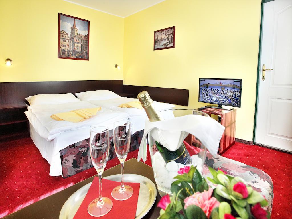 Hotel Milan Vopicka Hluboká nad Vltavou Zimmer foto