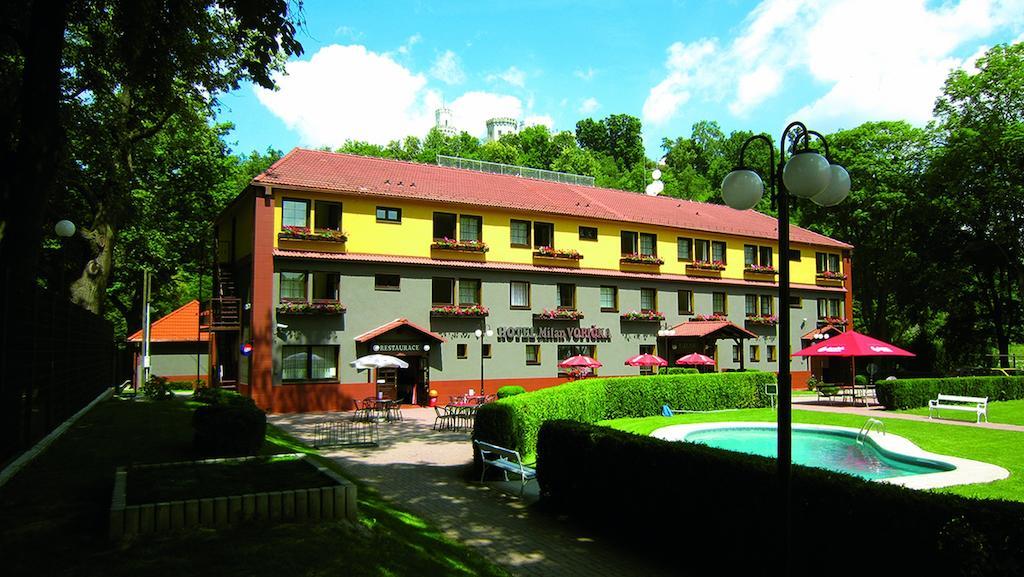 Hotel Milan Vopicka Hluboká nad Vltavou Exterior foto